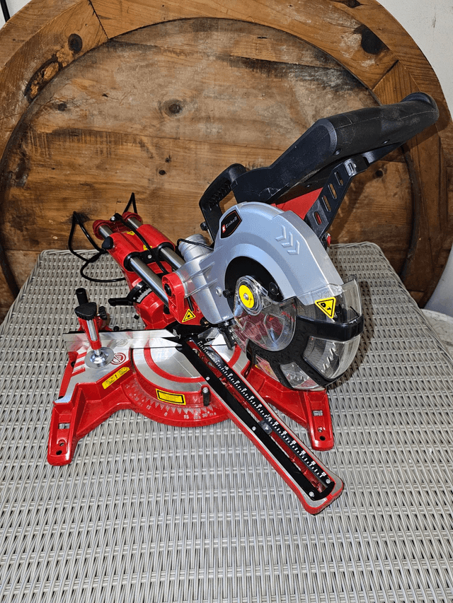 Sliding mitre saw