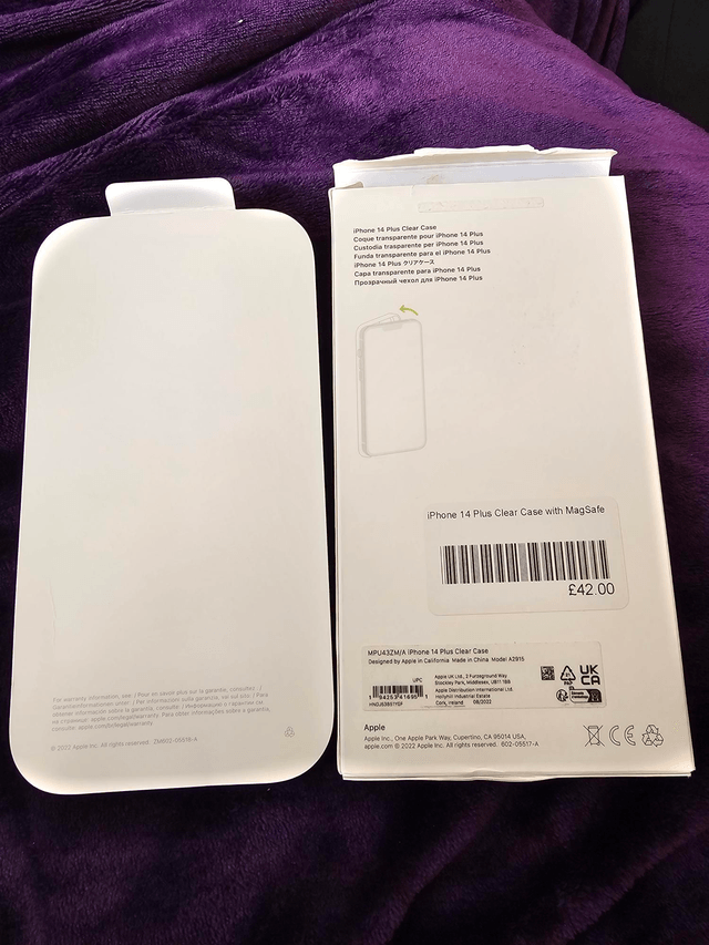 Apple iPhone 14 plus magsafe charging case